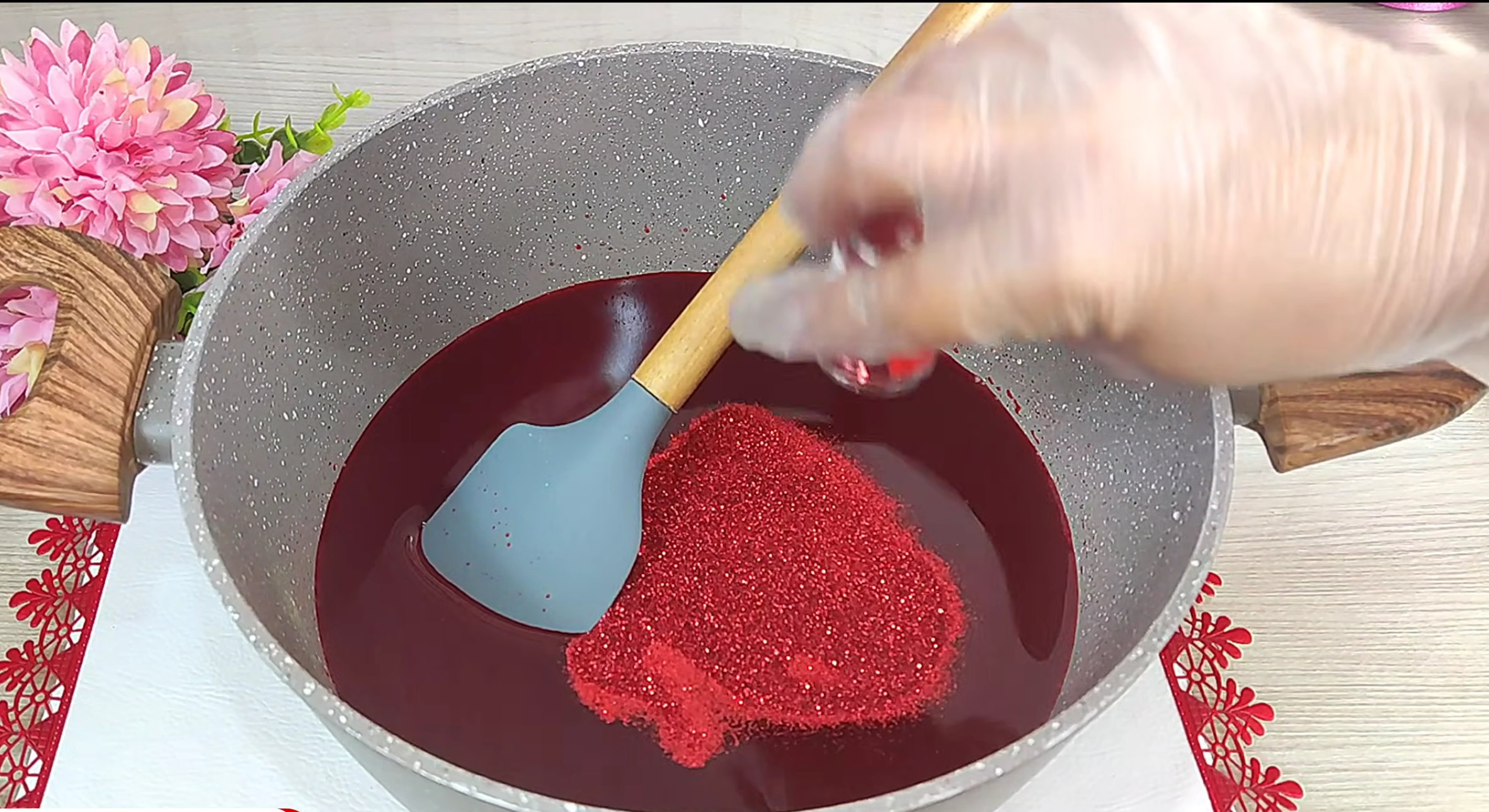 Como Fazer a Calda Perfeita para o Morango do Amor